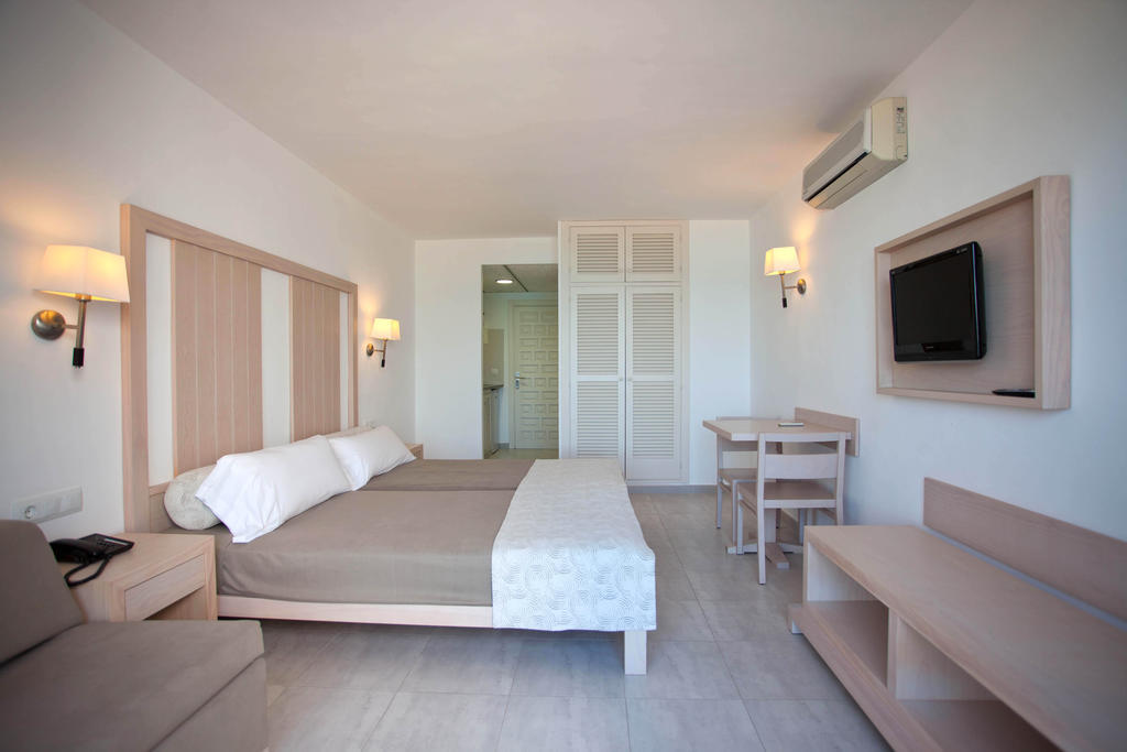 Apartamentos Es Calo מראה חיצוני תמונה