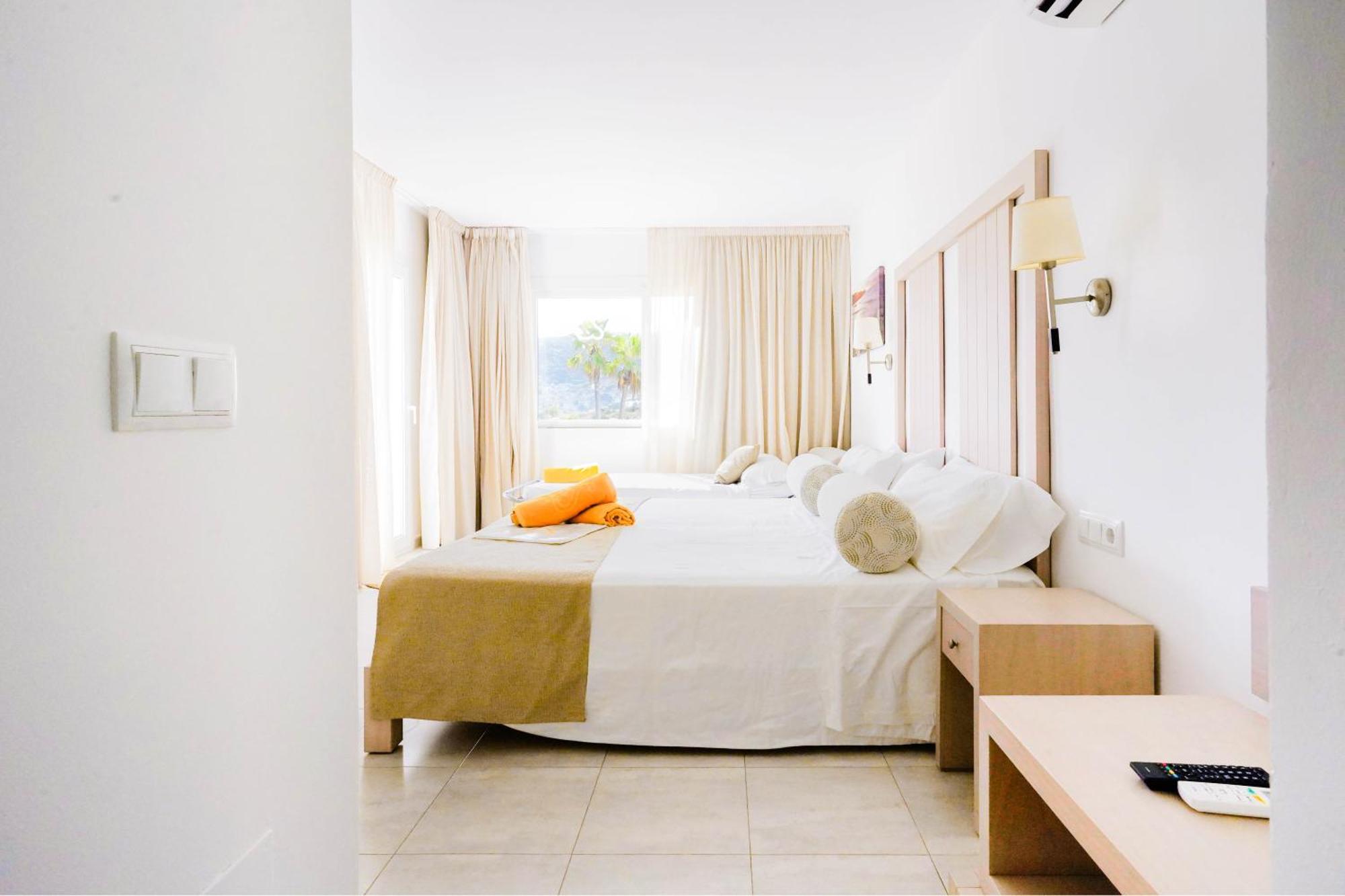 Apartamentos Es Calo מראה חיצוני תמונה